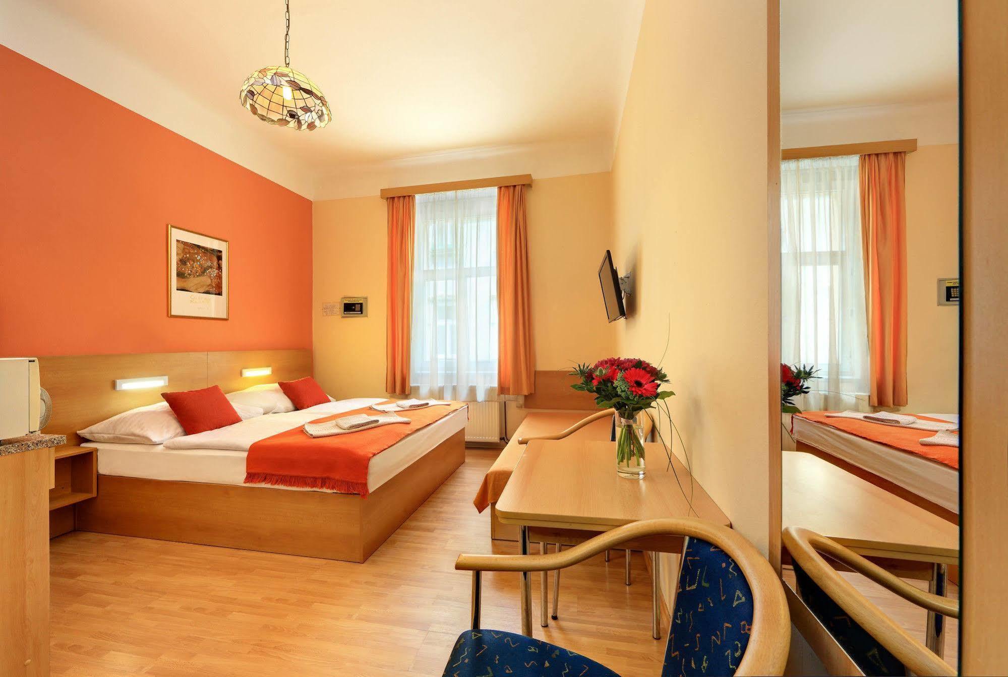 Hotel Golden City Garni Πράγα Εξωτερικό φωτογραφία