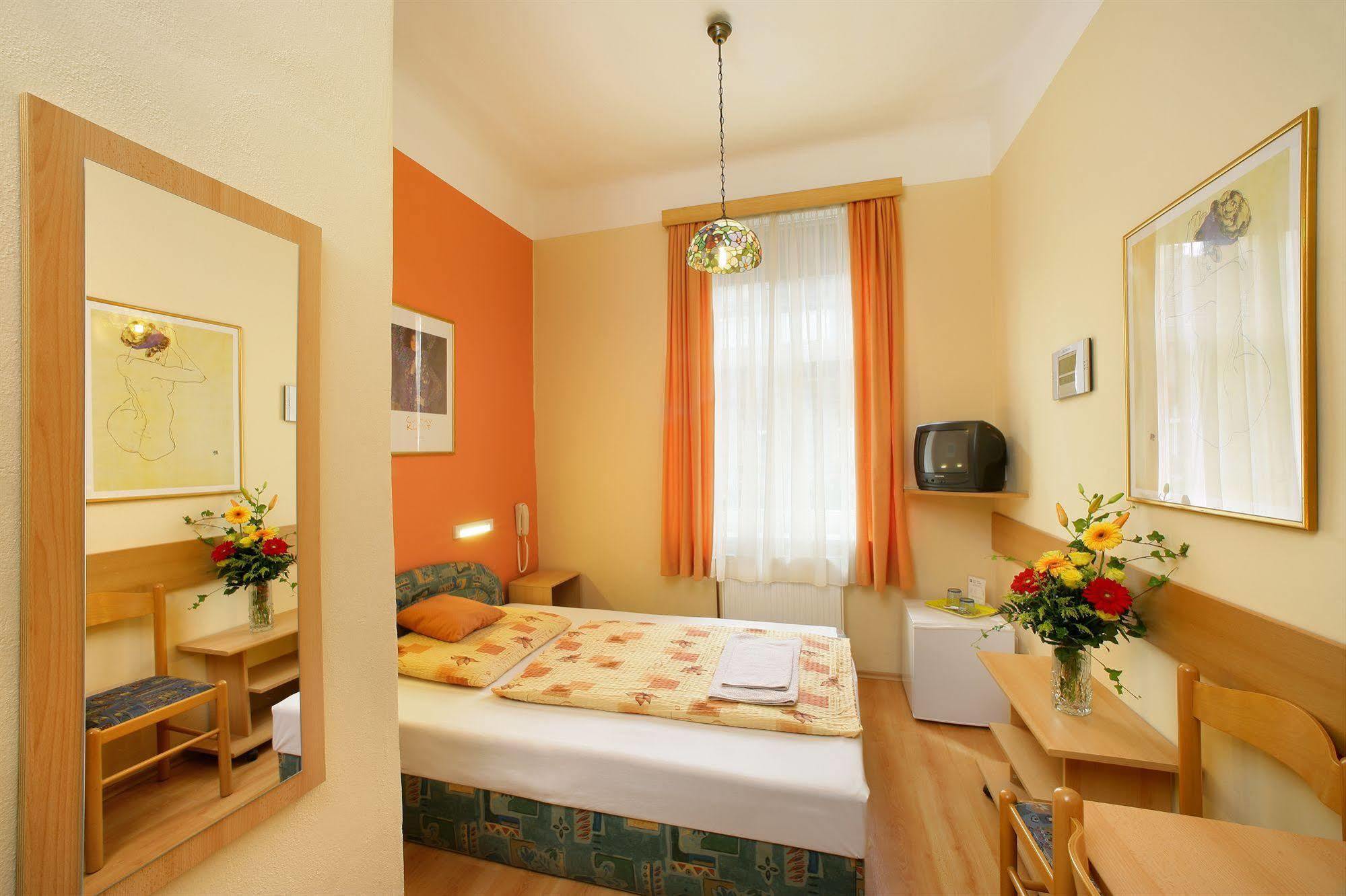 Hotel Golden City Garni Πράγα Εξωτερικό φωτογραφία